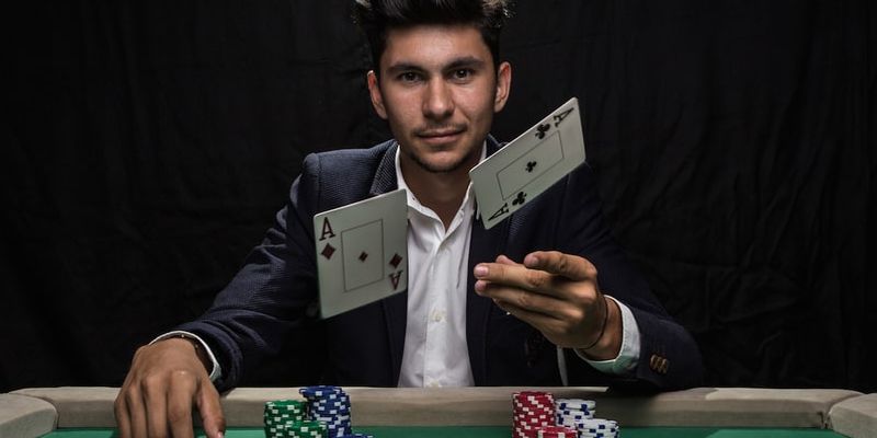 Luật Chia Bài Poker Đơn Giản Và 3 Chiến Lược Chơi Hay
