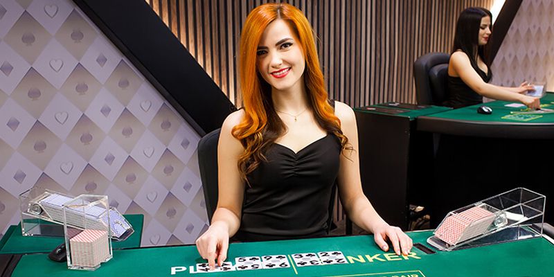 Người Chia Bài Poker Và 2 Điều Bạn Cần Biết Về Họ